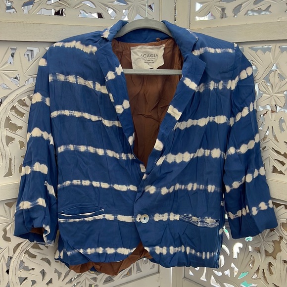 NWOT Rare vintage Acacia silk blazer. Color: Pacific Tides. Size: Small